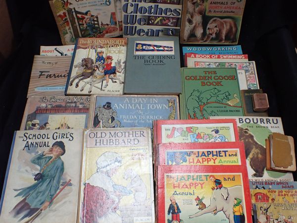 A SMALL COLLECTION OF PUFFIN PICTURE BOOKS