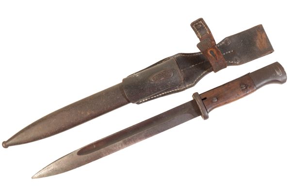 A SECOND WORLD WAR MILITARY BAYONET