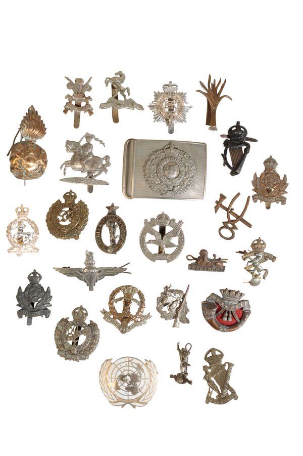 A QUANTITY OF VARIOUS MILITARY BADGES