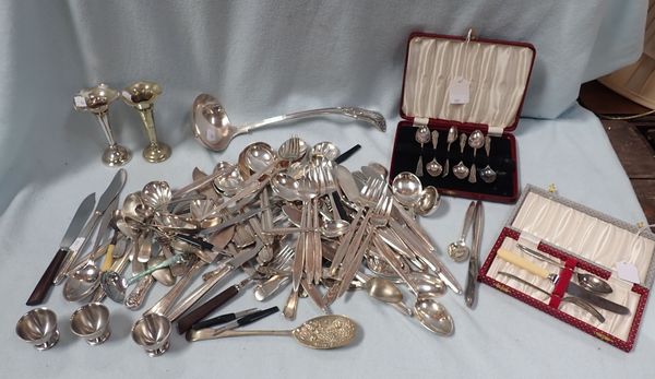 A COLLECTION OF SILVER PLATED CUTLERY