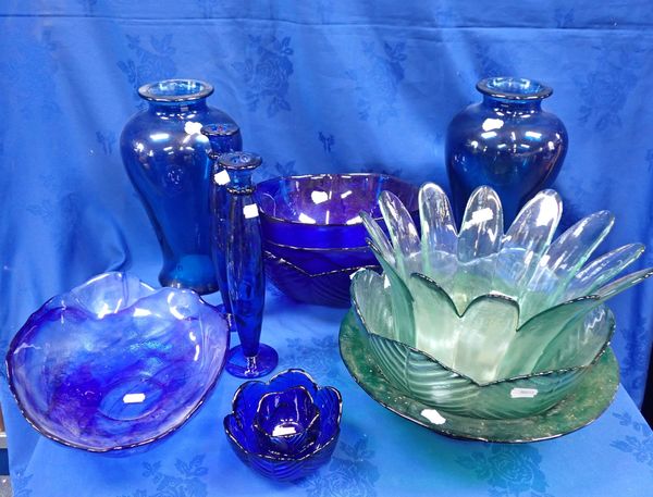 A COLLECTION OF BLUE AND GREEN GLASSWARE