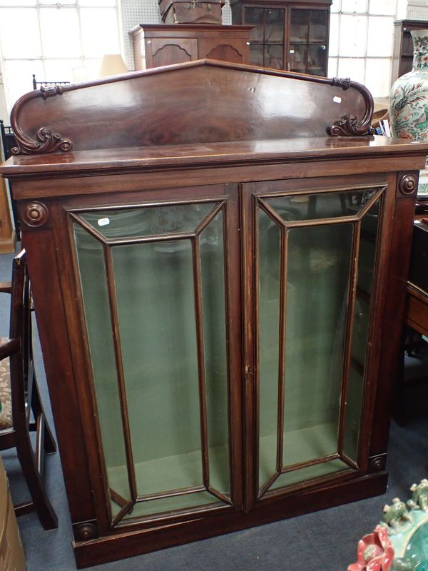 A WILLIAM IV MAHOGANY BOOKCASE WITH CARVED BACKSTAND