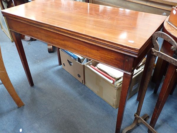 A GEORGE III MAHOGANY TEA TABLE