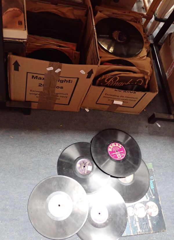 A QUANTITY OF 78 RPM GRAMOPHONE RECORDS