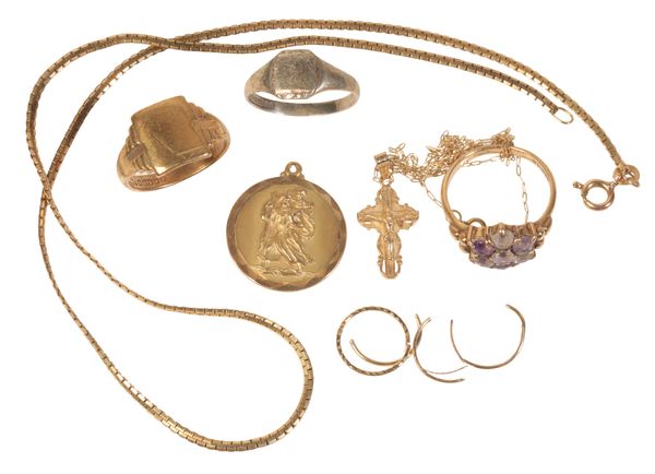 A COLLECTION OF GOLD JEWELLERY