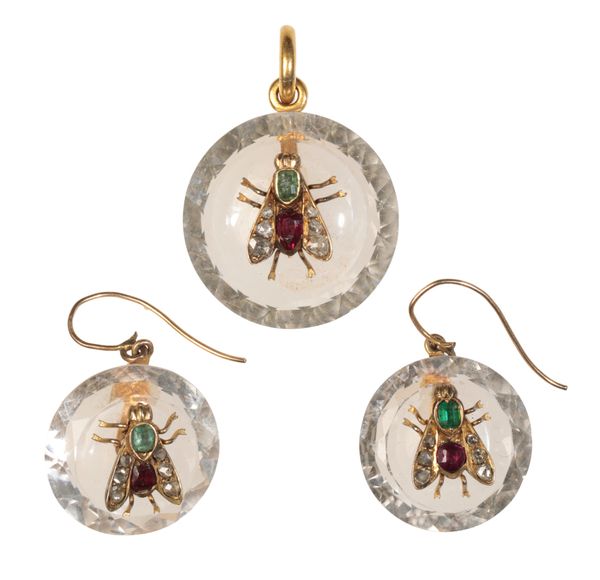 A SUITE OF VICTORIAN INSECT JEWELLERY: COMPRISING  A PENDANT AND MATCHING EARINGS