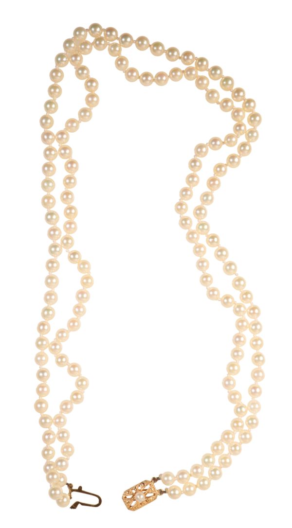 A DOUBLE STRAND CULTURED PEARL NECKLACE