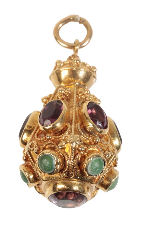 AN EARLY 20TH CENTURY AMETHYST AND PASTE-SET GOLD PENDANT