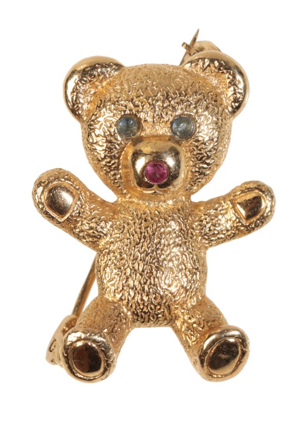 A BRUSHED GOLD TEDDY BEAR BROOCH