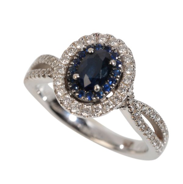 NEIL LANE: A SAPPHIRE AND DIAMOND CLUSTER RING