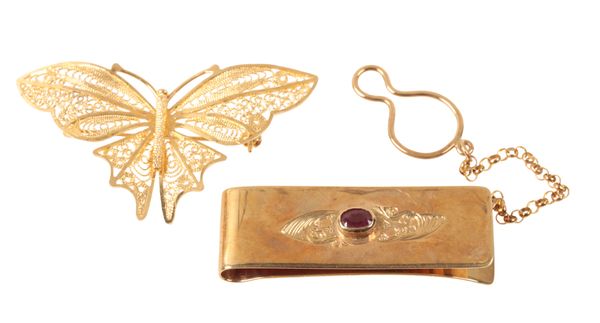 A 9CT GOLD FILIGREE BUTTERFLY BROOCH