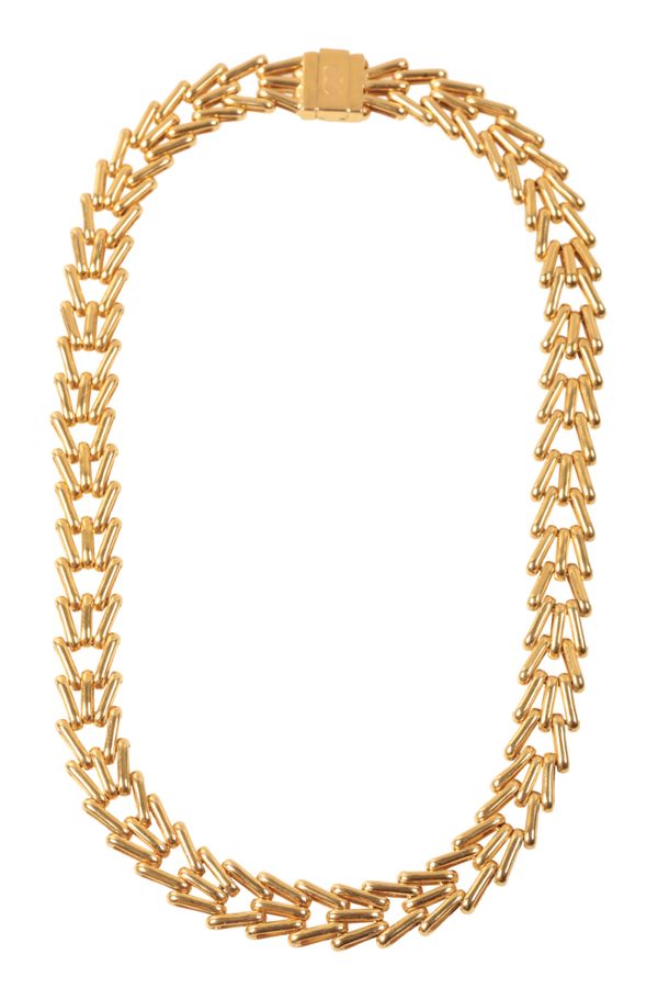 A 9CT GOLD FLAT LINK NECKLACE