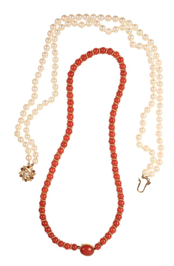 A DOUBLE STRAND CULTURED PEARL NECKLACE