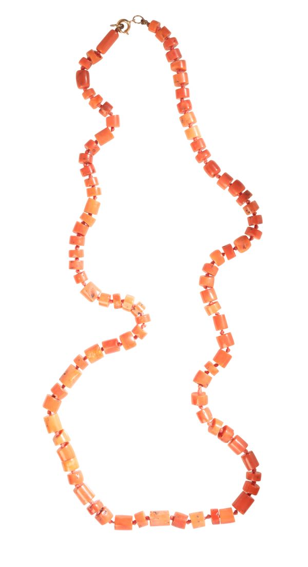 A SINGLE STRAND CORAL NECKLACE