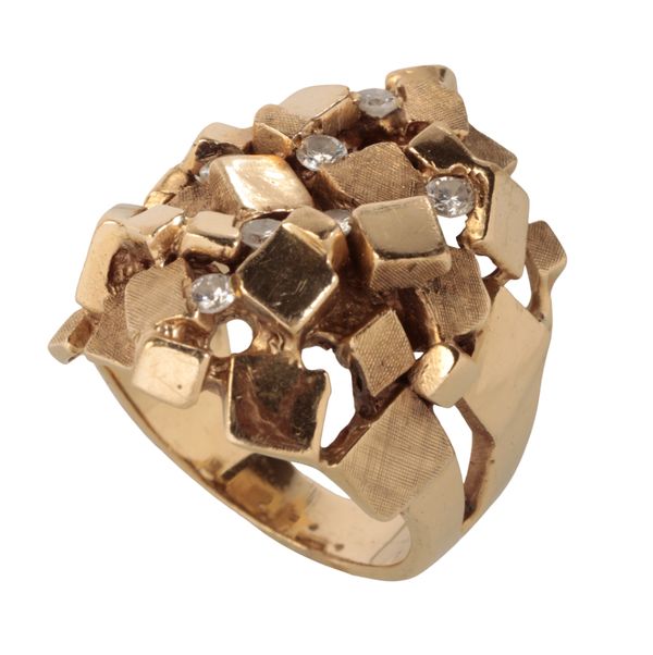 A MODERNIST GOLD AND DIAMOND RING