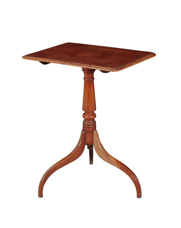 A VICTORIAN MAHOGANY TRIPOD TABLE