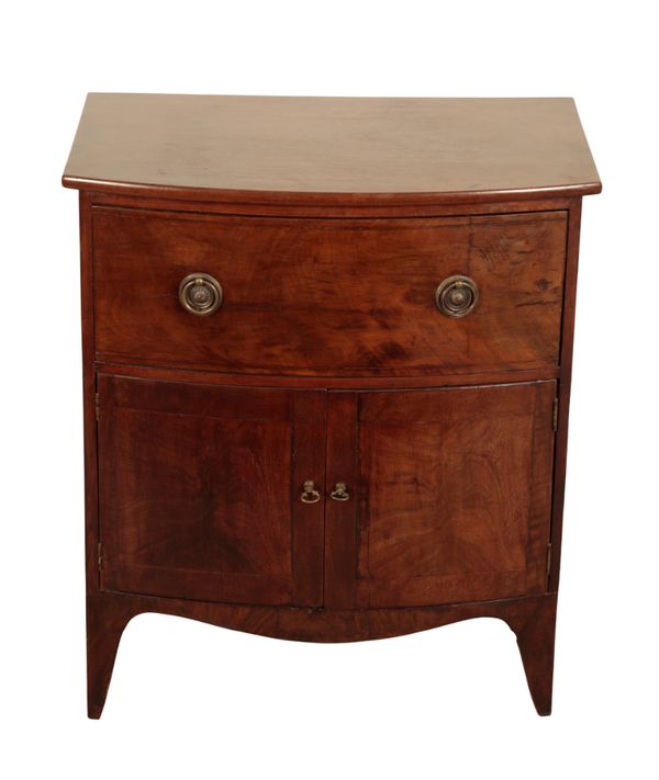 A BOWFRONT MAHOGANY SMALL SIDE CABINET