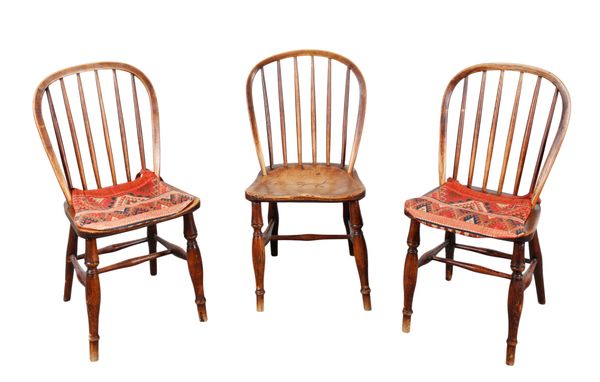 A PAIR OF HOOP BACK WINDSOR CHAIRS