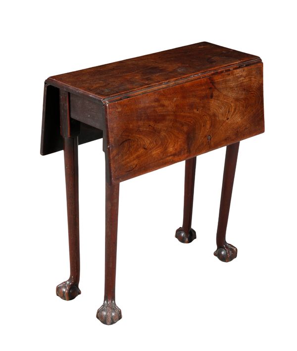 AN EARLY GEORGE III MAHOGANY DROP LEAF TABLE OF SMALL PROPORTION