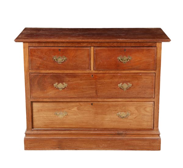 AN EARLY 20TH CENTURY CONTINENTAL WALNUT CHEST OF DRAWERS