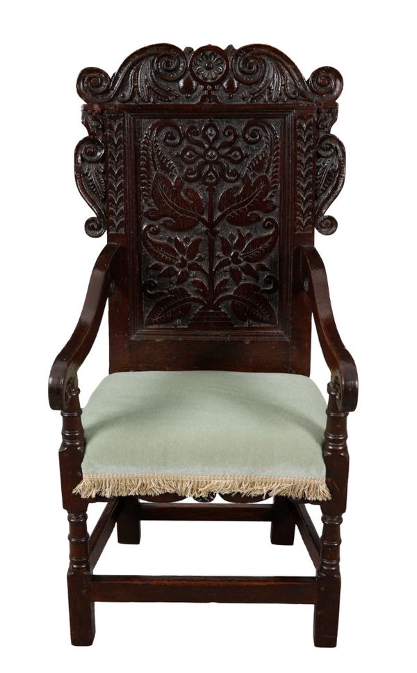 A 17TH CENTURY OAK WAINSCOT CHAIR