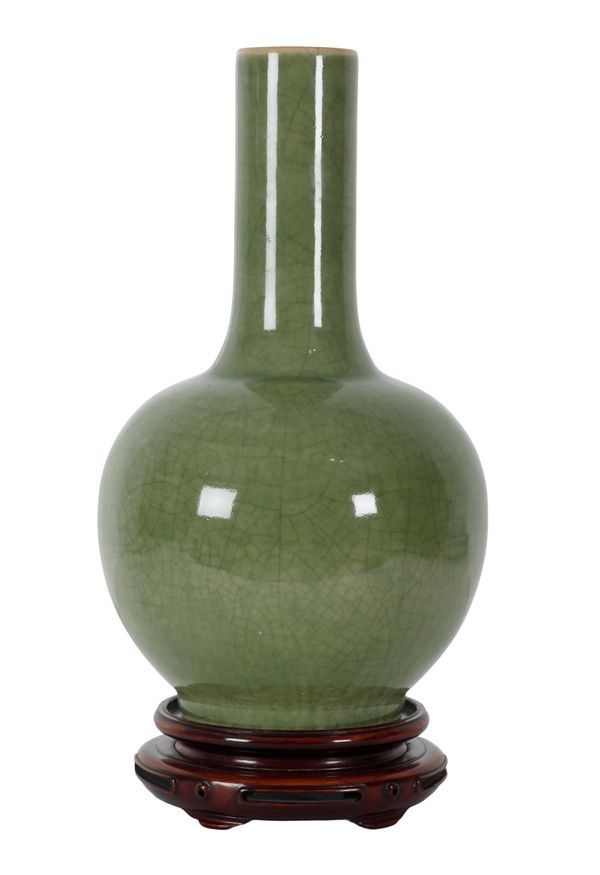 A MODERN CHINESE CELADON CRACKLE GLAZED PORCELAIN BOTTLE SHAPE VASE