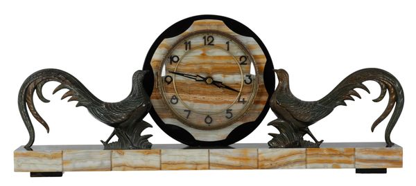 AN ART DECO BLACK SLATE AND ONYX MANTLE CLOCK