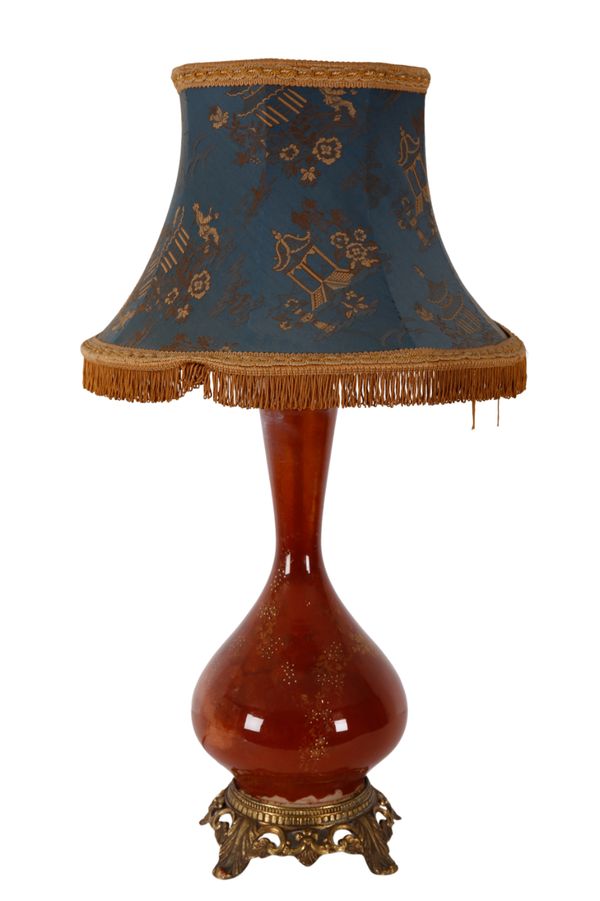 A 20TH CENTURY GLASS BALUSTER ELECTRIC TABLE LAMP