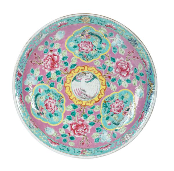 AN EARLY 20TH CENTURY CHINESE FAMILLE ROSE PORCELAIN BOWL