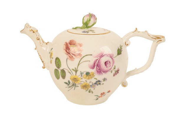 A MEISSEN TEAPOT AND COVER