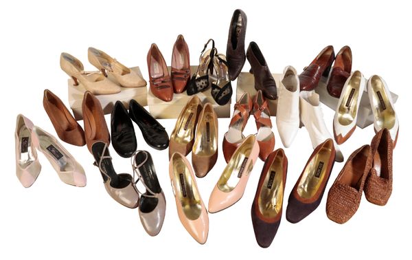 A COLLECTION OF VINTAGE SHOES