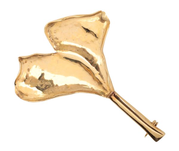 A GOLD MODERN DESIGN BROOCH