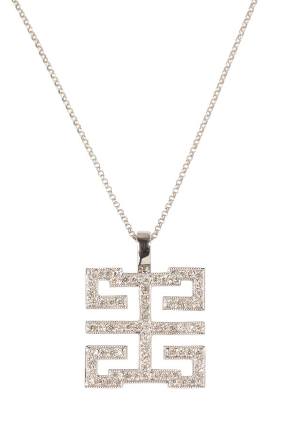 A DIAMOND PENDANT NECKLACE