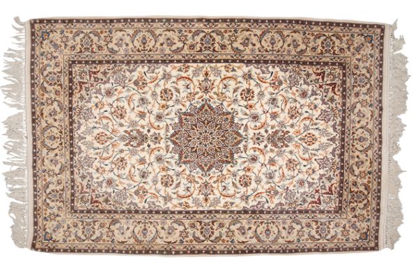 AN ISFAHAN RUG