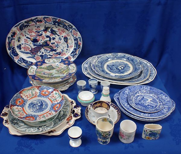 A COLLECTION OF BLUE AND WHITE CERAMICS