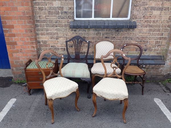 A PAIR OF VICTORIAN WALNUT CHAIRS