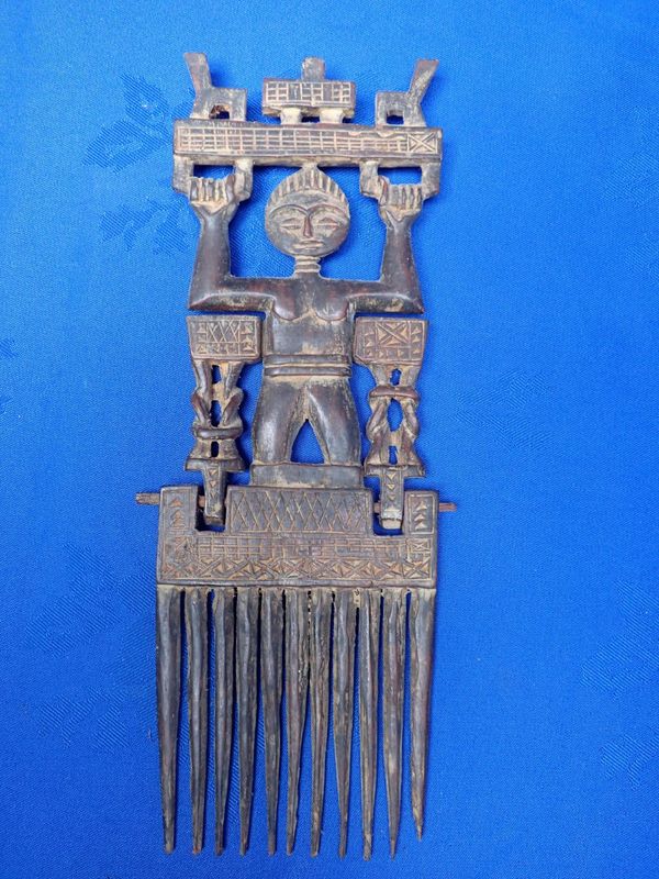 AN ASHANTI HAIR COMB, WITH HINGED SECTION