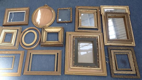 A COLLECTION OF GILT PICTURE FRAMES