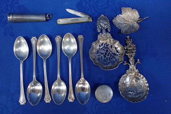 A SET OF SIX SILVER TEASPOONS