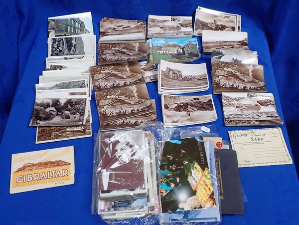 A COLLECTION OF 20TH CENTURY POSTCARDS