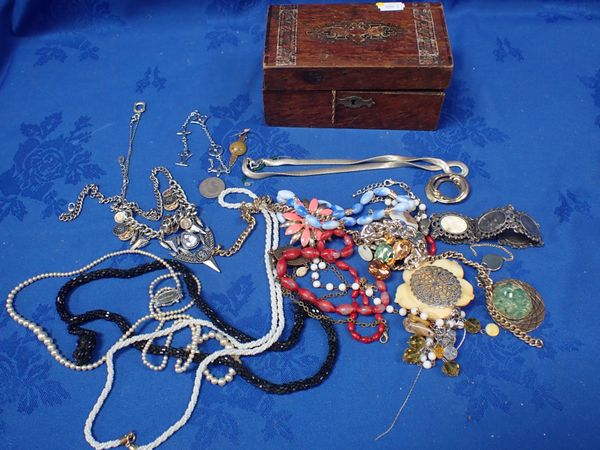 A COLLECTION OF COSTUME JEWELLERY (COLLECTED)