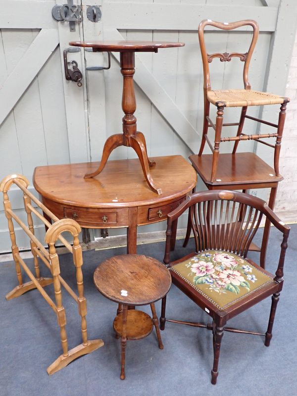 AN EDWARDIAN MAHOGANY CORNER CHAIR, WITH WOOL WORK SEAT