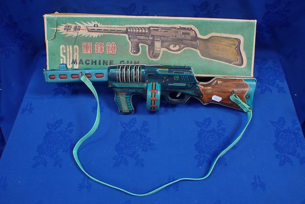 A CHINESE TINPLATE TOY SUB-MACHINE GUN