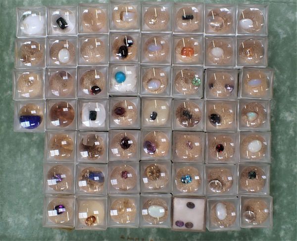 A COLLECTION OF SPECIMEN  SEMI-PRECIOUS STONES