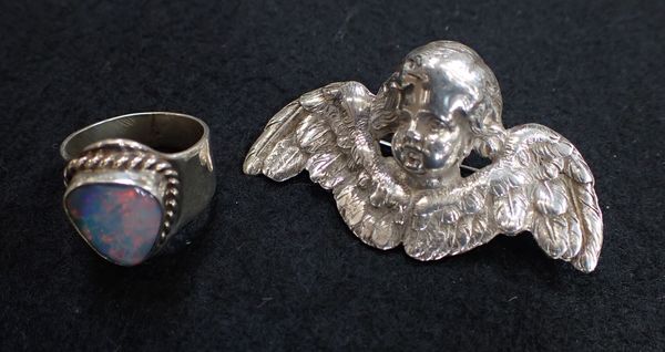 A HALLMARKED SILVER CHERUB BROOCH