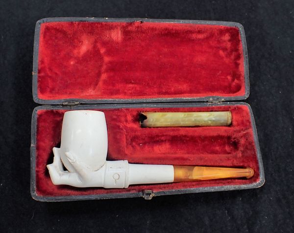 A CARVED MEERSCHAUM PIPE