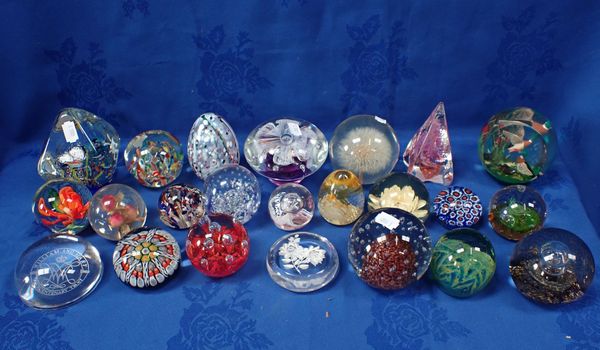 A COLLECTION OF GLASS PAPERWEIGHTS