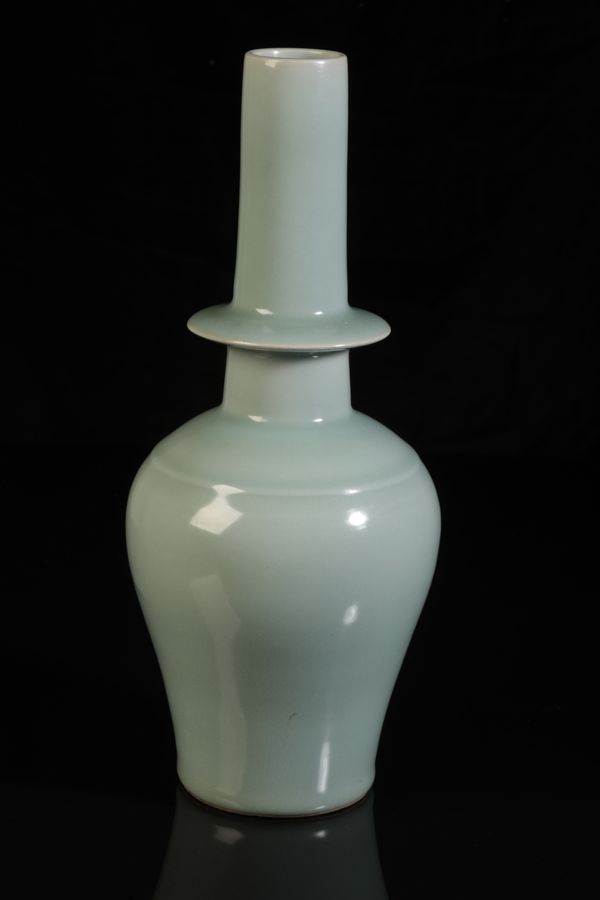 A CHINESE "LONGQUAN" VASE
