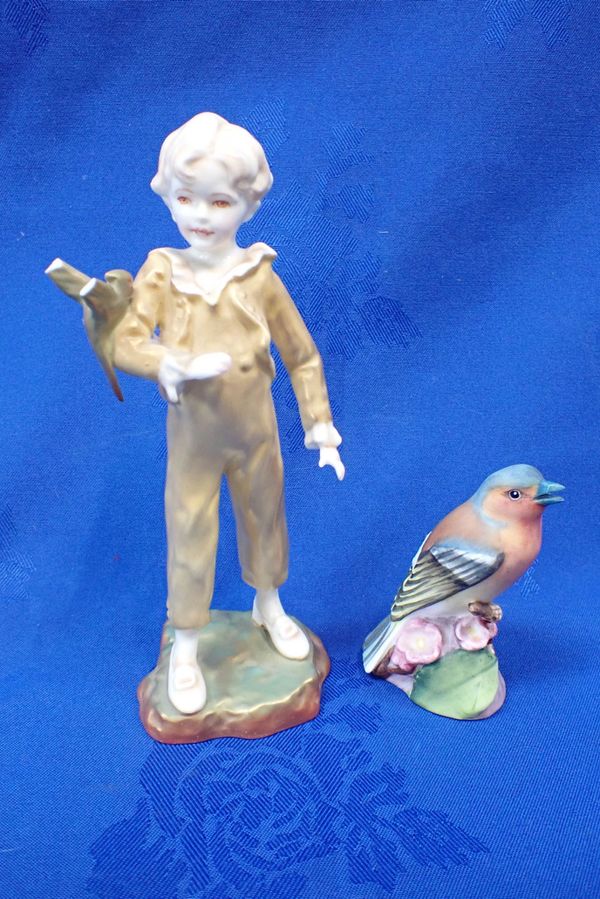 A ROYAL WORCESTER F.G. DOUGHTY 'PARAKEET' FIGURINE