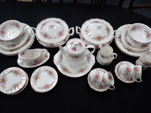 A ROYAL STANDARD 'RAMBLING ROSE' TEA AND DINNER SERVICE